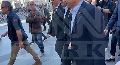 İstanbul- Özel'e yumruklu saldırıyı gerçekleştiren şüphelinin tören öncesi görüntüleri ortaya çıktı