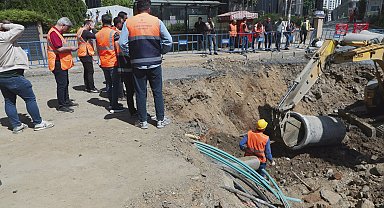 İstanbul - Sarıyer'de çöken yolda alt yapı çalışmaları sürüyor