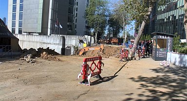 İstanbul- Sarıyer'de çöken yolun dolgu ve onarım çalışmaları devam ediyor