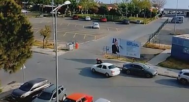 İstanbul - Silivri'de otomobil ile motosikletin çarpıştığı kaza kamerada