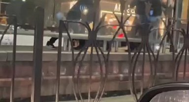 İstanbul - Sultangazi'de tramvay durağında taciz şüphelisi darbedildi