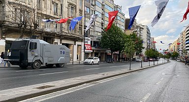 İstanbul - Taksim'e çıkan yollar trafiğe kapatıldı; işlerine gidenler yürüdü