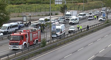 İstanbul - Tuzla'da bariyerlere çarpan otomobil takla atarak savruldu: 1 ölü 4 yaralı
