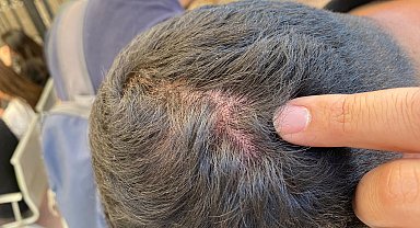 İzmir'de sahne kurulumu sırasında vinç devrildi; çalışanlar gazetecileri darbetti