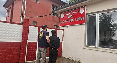 Jandarma, firari hükümlüyü düğünde bağlama çalarken yakaladı