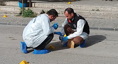 Kahvehane önünde uğradığı silahlı saldırıda öldü