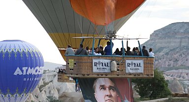 Kapadokya'da balonlar, 19 Mayıs'ta Türk bayrakları ve Atatürk posterleriyle havalandı