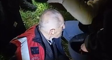 Kayıp olarak aranırken ormanda bulundu; jandarma üşümemesi için yelek ve beresini verdi