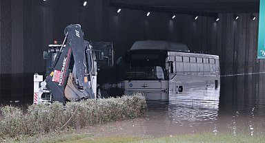 Kayseri'de sağanak; alt geçitler su doldu