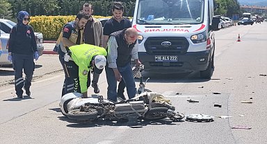 Kazada parçalanan elektrikli bisikletini bırakmak istemeyen yaralıyı ekipler ikna etti