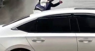 Kendisine silah doğrultan kayınpederine müdahale etti; o anlar kamerada