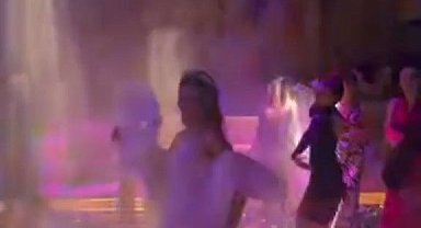 Kına gecesinde dev 'disko topu' yerinden koptu; gelin ve 2 kişi yaralandı