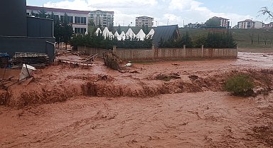 Kırıkkale'de sağanak taşkınlara neden oldu; evleri su bastı, vatandaşlar mahsur kaldı
