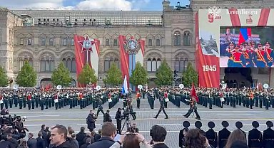 Kızıl Meydan'da Zafer Günü Geçit Töreni başladı