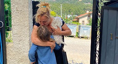 Kızını babasıyla görüşe 43 dakika geç götürdüğü için hapis yatan anne, cezaevinden çıktı