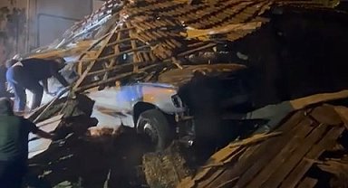 Kocaeli'de virajı alamayan otomobil samanlığa girdi; 1 yaralı