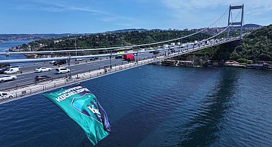 Kocaelispor bayrağı, İstanbul Boğazı'nda dalgalandı