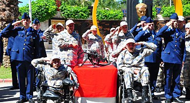 Manisa'da 56 engelli birey, bir günlüğüne asker oldu