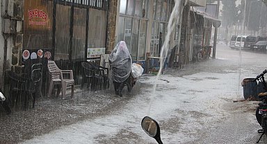 Manisa'da sağanak ve dolu etkili oldu
