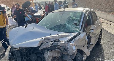 Mardin'de otomobil ile traktör çarpıştı; 3 yaralı