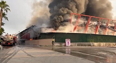 Mersin'de elektronik eşya fabrikasında yangın -1