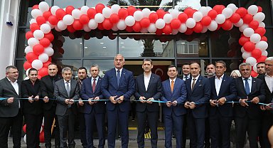 Metruk bina modern kütüphaneye dönüştü; açılışı Bakan Ersoy yaptı