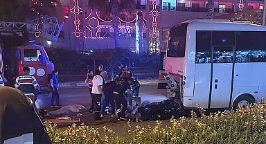 Motosiklet park halindeki midibüse çarptı: 2 ölü