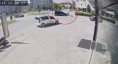 Motosiklet sürücüsü muhtarın ağır yaralandığı kaza kamerada