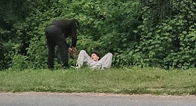 Motosikletiyle ilerlerken tabancayla vuruldu