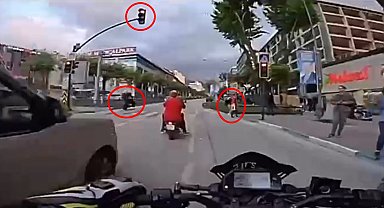 Motosikletlerle tek teker üzerinde yarışıp, görüntüleri sosyal medyada paylaştılar