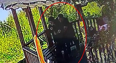 Nefes borusuna yabancı cisim kaçan öğrencisini, Heimlich manevrasıyla kurtardı