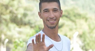 Otomobil elektrik direğine çarptı: 2 ölü,1 yaralı