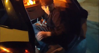 Otomobilden 6 kaçak göçmen çıktı; 2 tutuklama