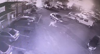 Otoparkta yere düştü, üzerinden otomobil geçip öldü; kaza kamerada