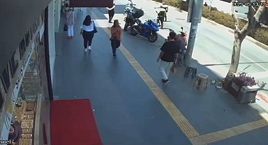 Polisin durdurduğu sürücü, arkadaşını ve motosikletini bırakıp kaçtı