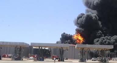 Port Sudan'da patlama: Limanda çıkan yangına müdahale ediliyor