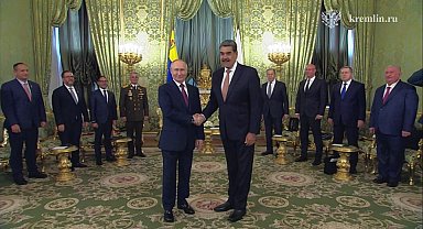 Putin, Venezuela Devlet Başkanı Maduro ile Kremlin'de bir araya geldi