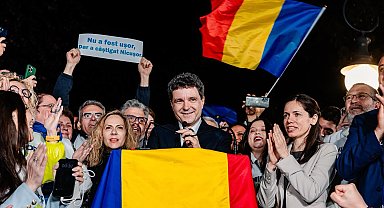 Romanya'da cumhurbaşkanı seçimini bağımsız aday Nicuşor Dan kazandı