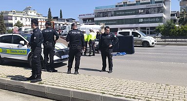 Sağından geçmeye çalıştığı TIR'a çarpan motosikletin sürücüsü öldü