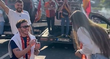 Şampiyonluk kutlamalarında evlilik teklifi