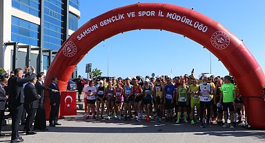 Samsun'da 19 Mayıs Uluslararası Yarı Maratonu başladı