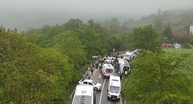 Sinop'ta üniversite öğrencilerini taşıyan otobüs devrildi; 18 yaralı