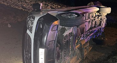 Şoför yolculara para üstü verirken minibüs şarampole yuvarlandı; 9 yaralı