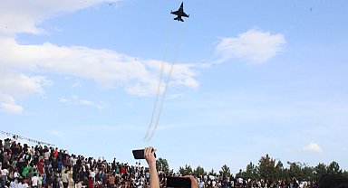 SOLOTÜRK Malatya semalarında gösteri uçuşu gerçekleştirdi