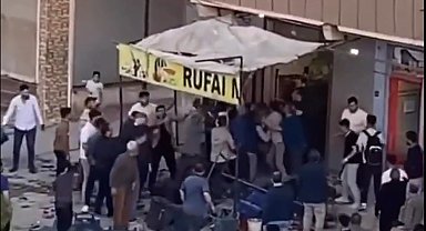 Sopalı, tekmeli ve yumruklu kavga kamerada; 4 yaralı