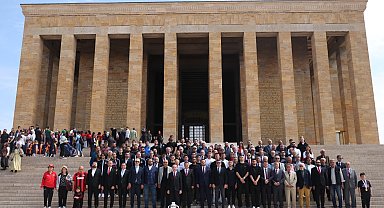 Süper Lig'e çıkan Gençlerbirliği, takım halinde Anıtkabir'i ziyaret etti