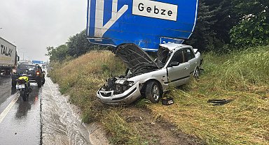 Takla atıp hurdaya dönen otomobilin sürücüsü yaralandı