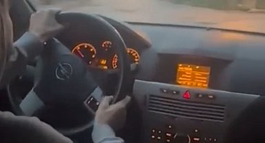 Taksici, uygulama üzerinden çağırdığı aracın sürücüsünü polis noktasına götürdü