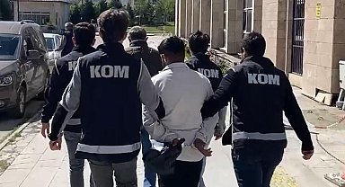 Telefon dolandırıcısı, 2 milyon liralık altını almaya gelince suçüstü yakalandı