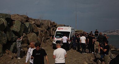 Trabzon'da denize giren 2 arkadaştan 1'i boğuldu, 1'i yoğun bakımda - Yeniden